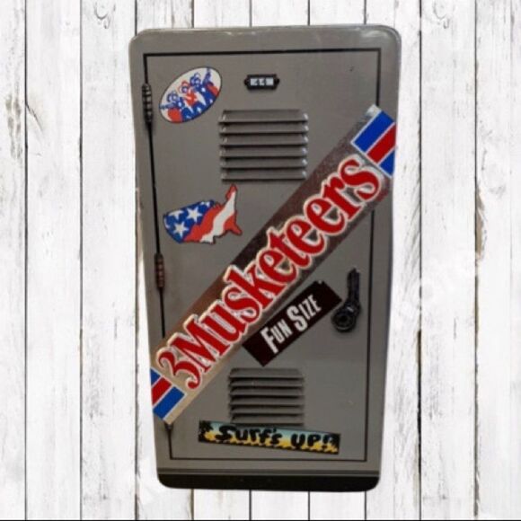Vintage Tin Three Musketeers Candy School Locker Design Mars Inc. 1989 - Picture 15 of 16